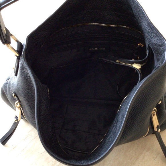 Michael Kors purse - Picture 3 of 6